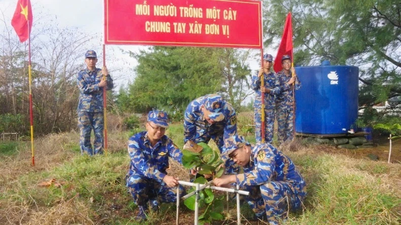 Hải quân Việt Nam: Quyết tâm xanh hóa Trường Sa ảnh 7