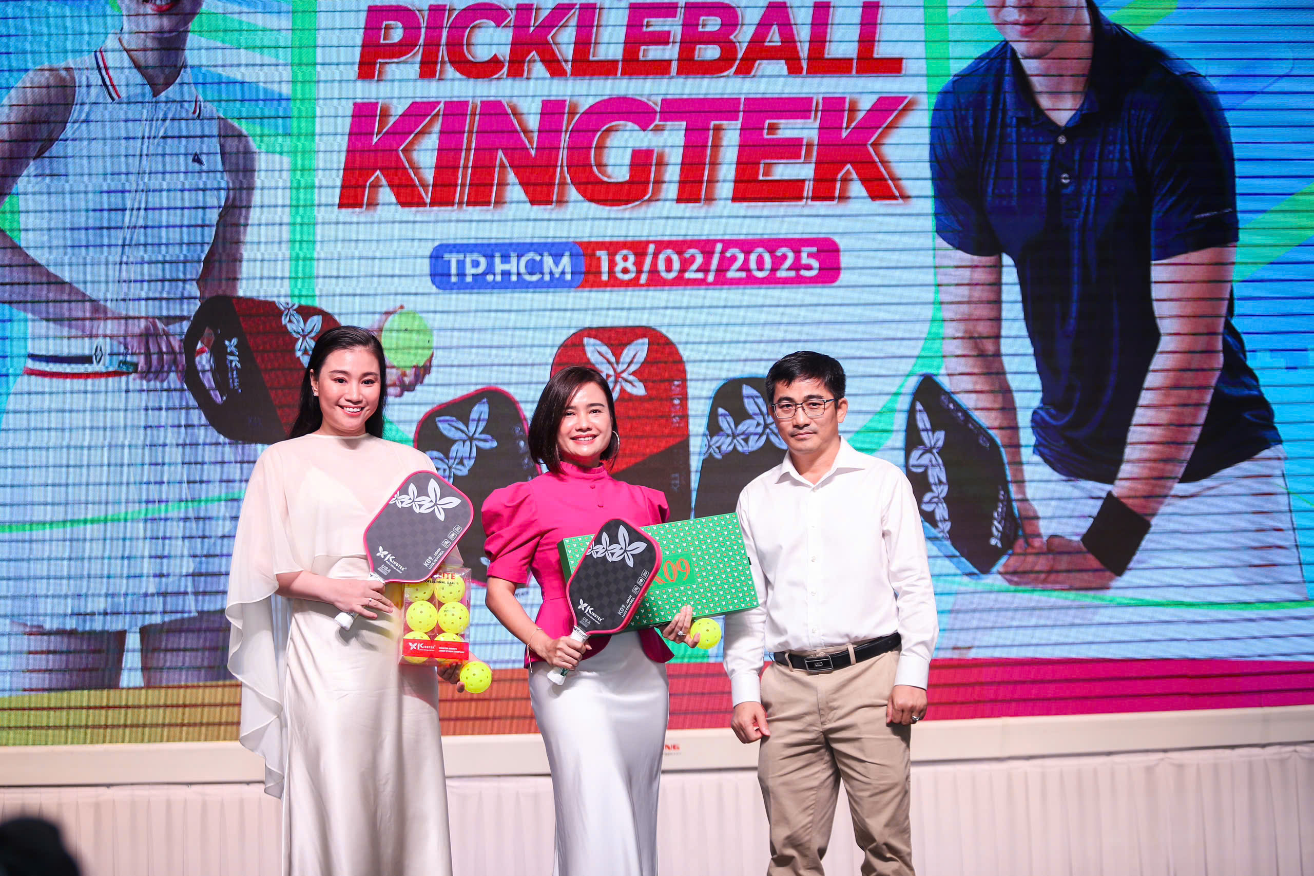 Diễn viên Huy Khánh, tay vợt Hoàng Thành Trung hào hứng trải nghiệm vợt pickleball Kingtek- Ảnh 10.