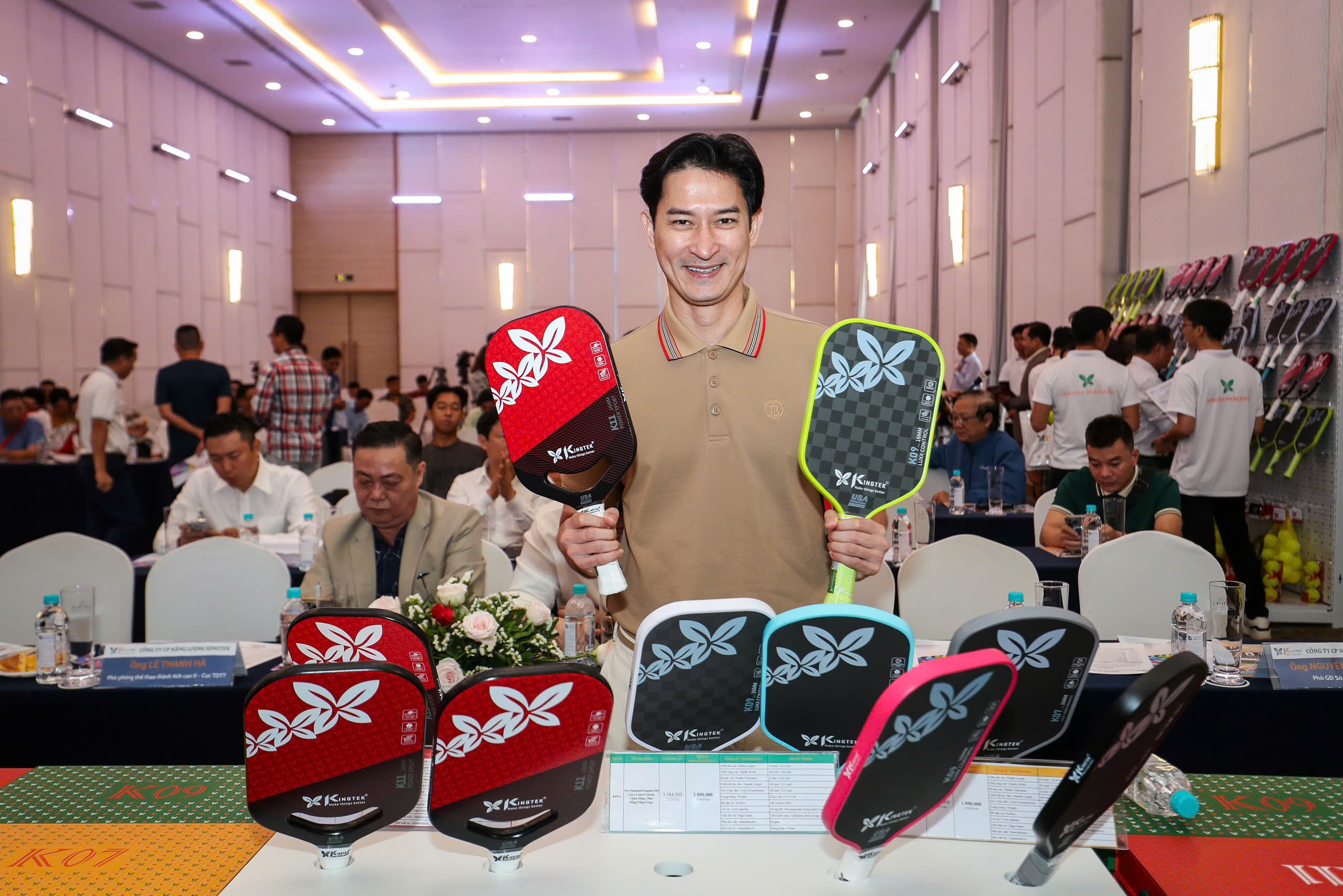 Diễn viên Huy Khánh, tay vợt Hoàng Thành Trung hào hứng trải nghiệm vợt pickleball Kingtek- Ảnh 15.