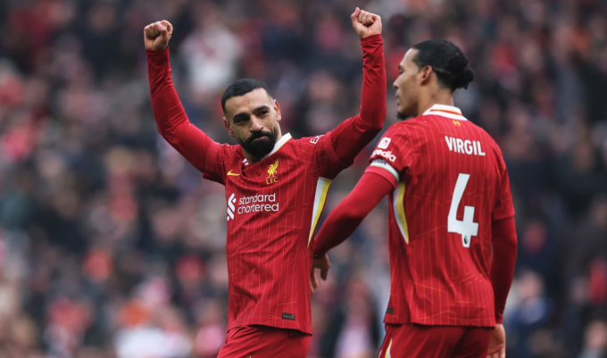 Salah vui mừng sau khi ghi bàn cho Liverpool ở trận thắng Wolves 2-1 tại Ngoại hạng Anh hôm 16/2. Ảnh: Reuters