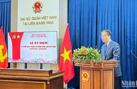 Đại sứ Đặng Minh Khôi, Bí thư Đảng ủy Việt Nam tại Liên bang Nga phát biểu tại lễ kỷ niệm. (Ảnh: XUÂN HƯNG)