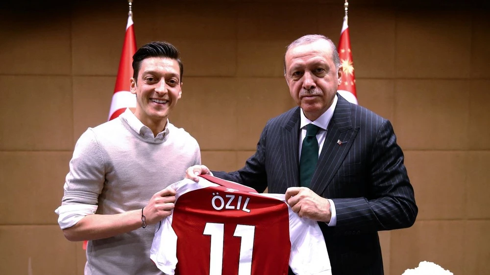 Ozil gây sốc khi thay đổi sự nghiệp,Ozil