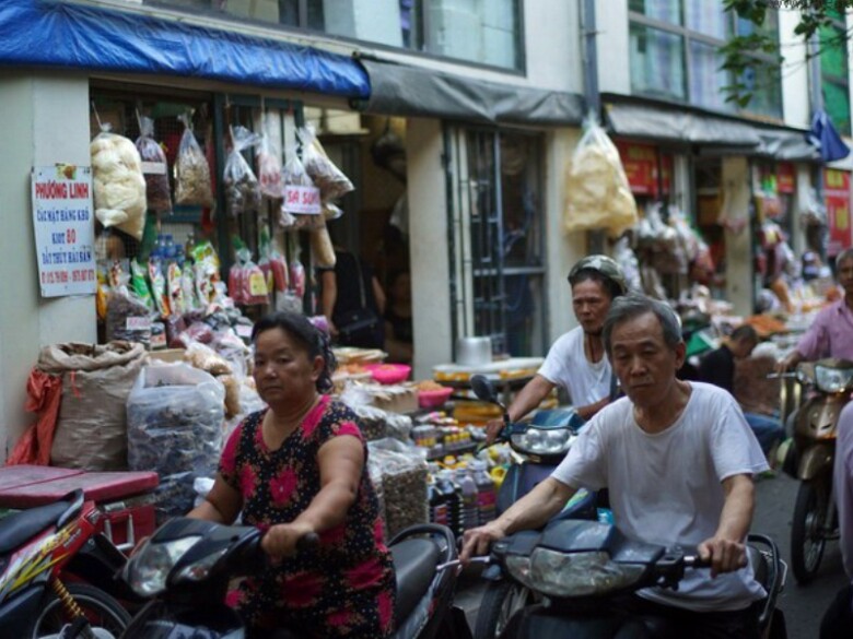 Giữa lòng Thủ đô có một khu chợ độc lạ, tồn tại hơn 60 năm với cái tên ẩn chứa bí mật thú vị - 5