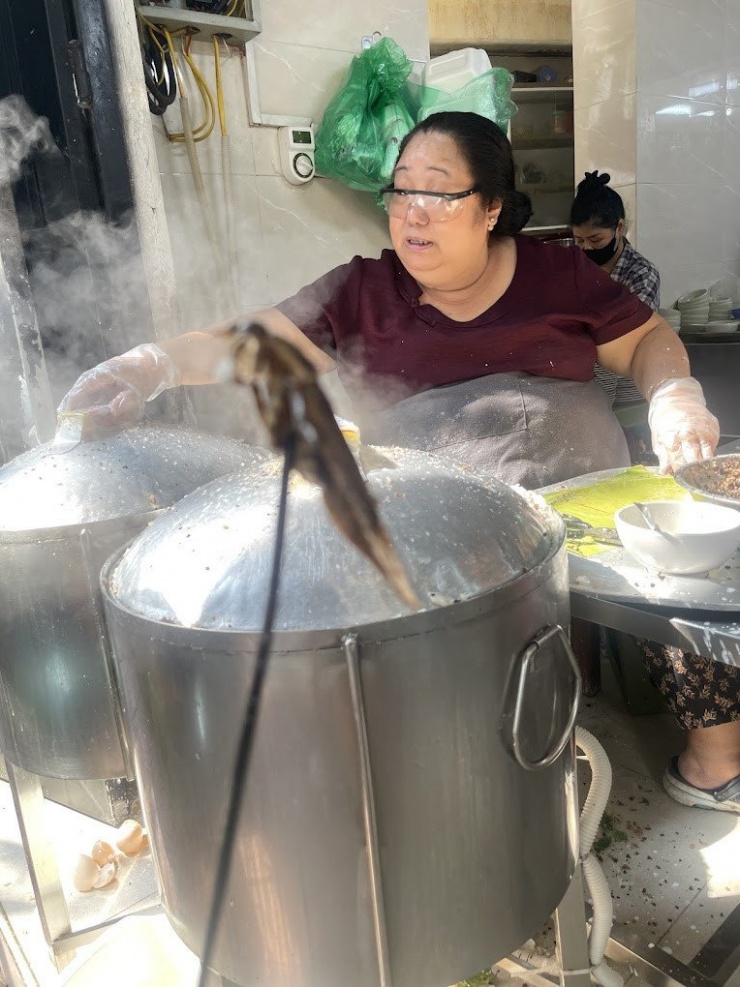 Top 5 quán bánh cuốn ngon 'hết nước chấm' ở Hà Nội - 8