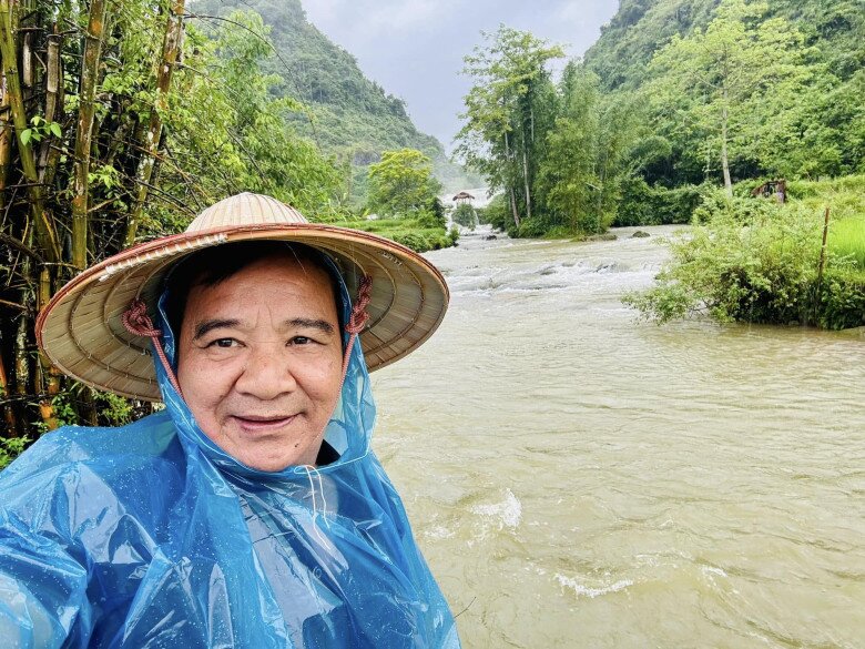 Quang Tèo nói mình không giàu có, đang nợ ngân hàng.