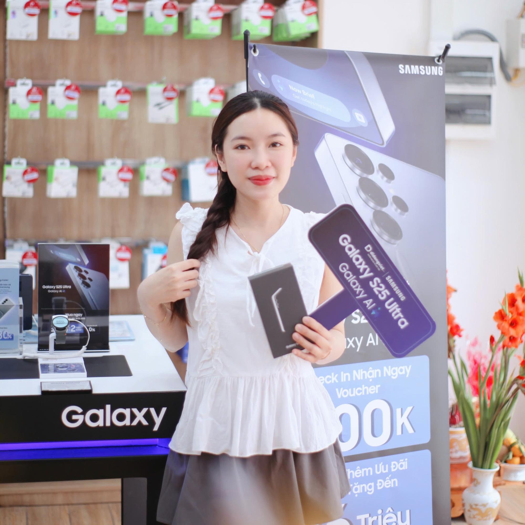 Galaxy S25 Ultra chỉ còn 25 triệu đồng, giá áp đảo iPhone 16 Pro Max!- Ảnh 2.