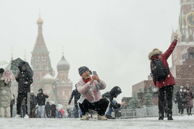 Du khách tại Moskva, thủ đô Nga, tháng 11/2024. Ảnh: AFP