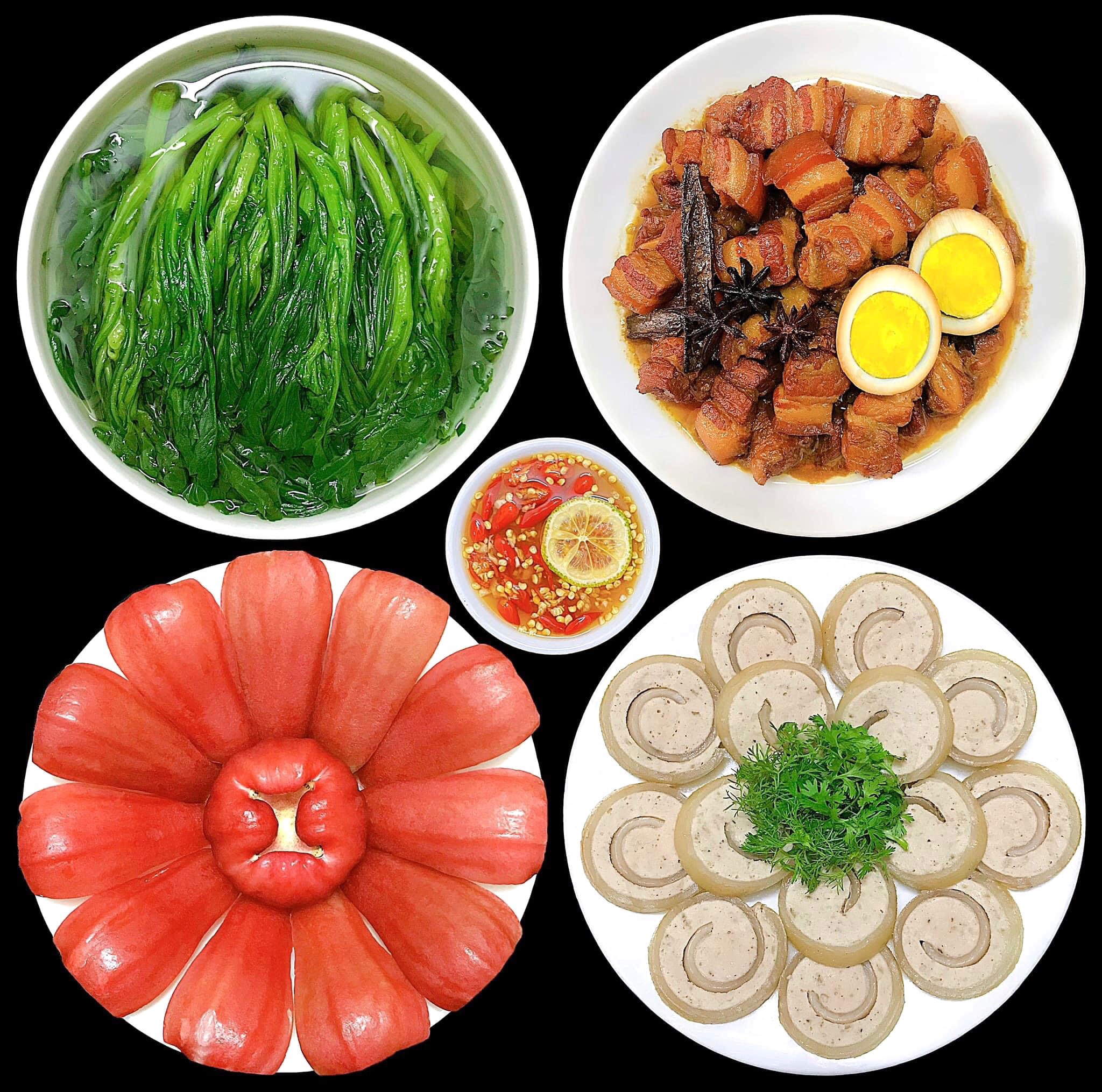 Canh cải cúc, thịt kho tàu, bì heo cuộn giò, roi.