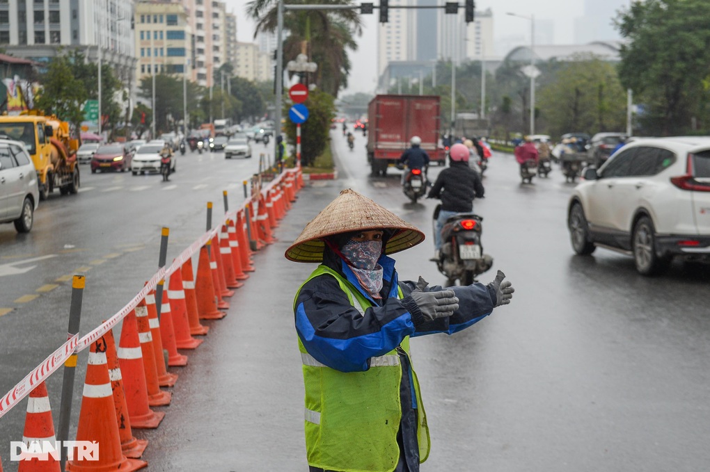 Đường 8 làn ở Hà Nội thông thoáng sau khi ngắt đèn đỏ, đóng ngã tư - 2