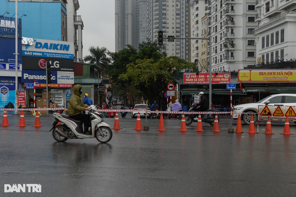 Đường 8 làn ở Hà Nội thông thoáng sau khi ngắt đèn đỏ, đóng ngã tư - 3