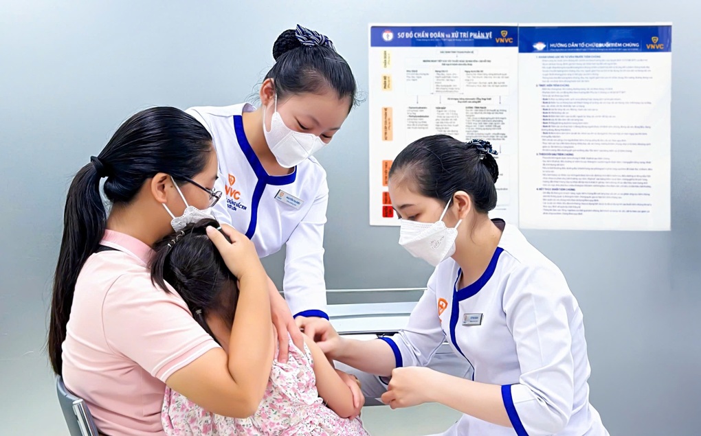 Sắp có vaccine phòng bệnh tay chân miệng - 2