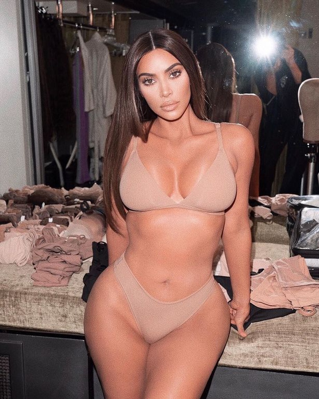 Kim Kardashian hậu ly hôn Kanye West: Là tỷ phú USD, ngày càng quyến rũ - 2