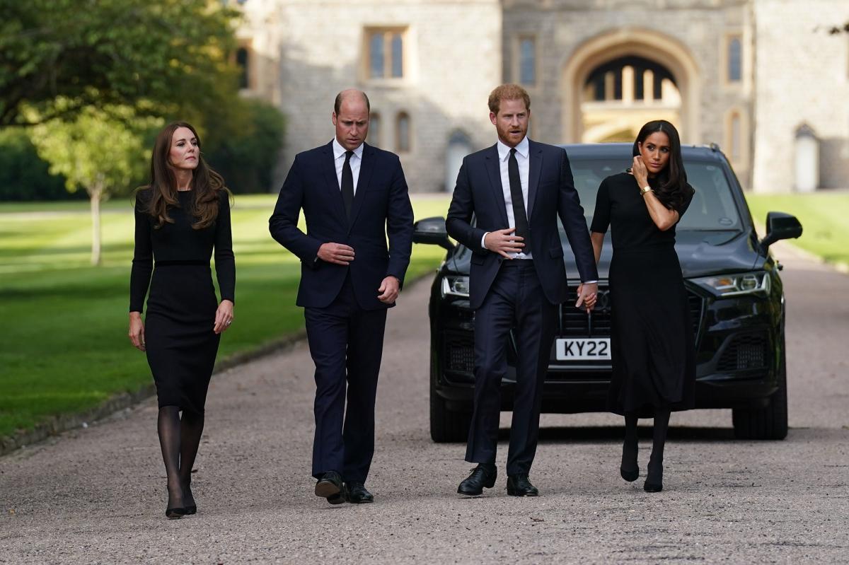 Cách nhau ngàn dặm nhưng cuộc cạnh tranh khốc liệt giữa Meghan Markle với Vương phi Kate chưa lúc nào ngừng lại- Ảnh 2.