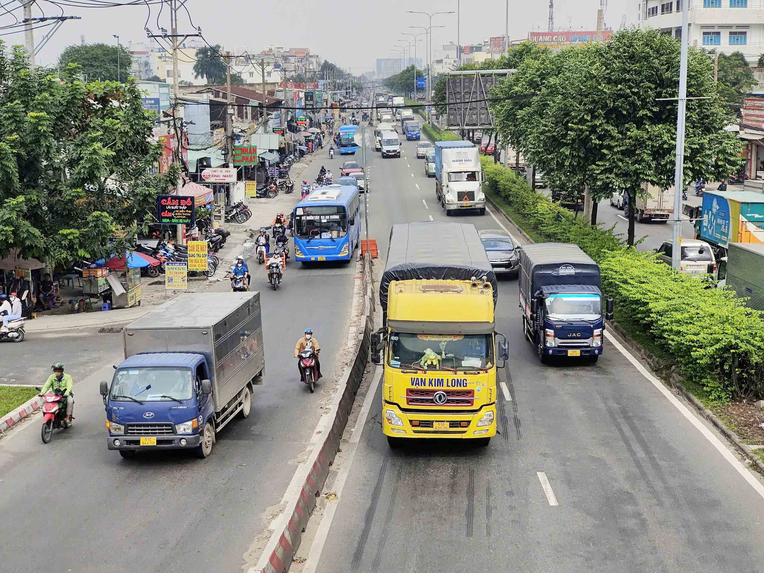 Gỡ nút thắt cổ chai ở cửa ngõ TP.HCM - Ảnh 2.