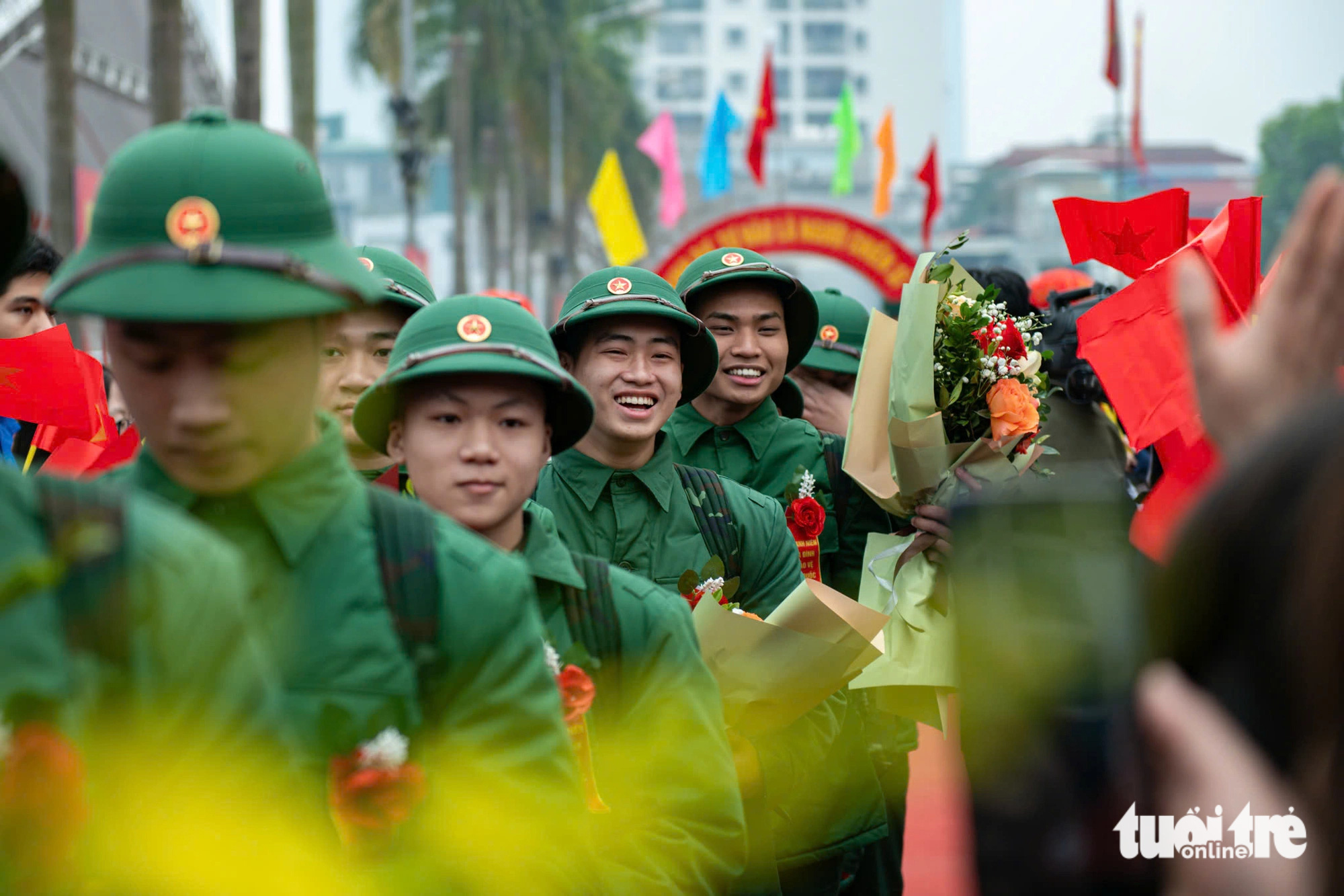 Du học Singapore trở về, chàng trai trẻ Hà Nội viết đơn lên đường nhập ngũ - Ảnh 16.