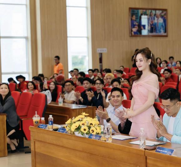 Sao Việt 25/2, tin sao việt mới nhất