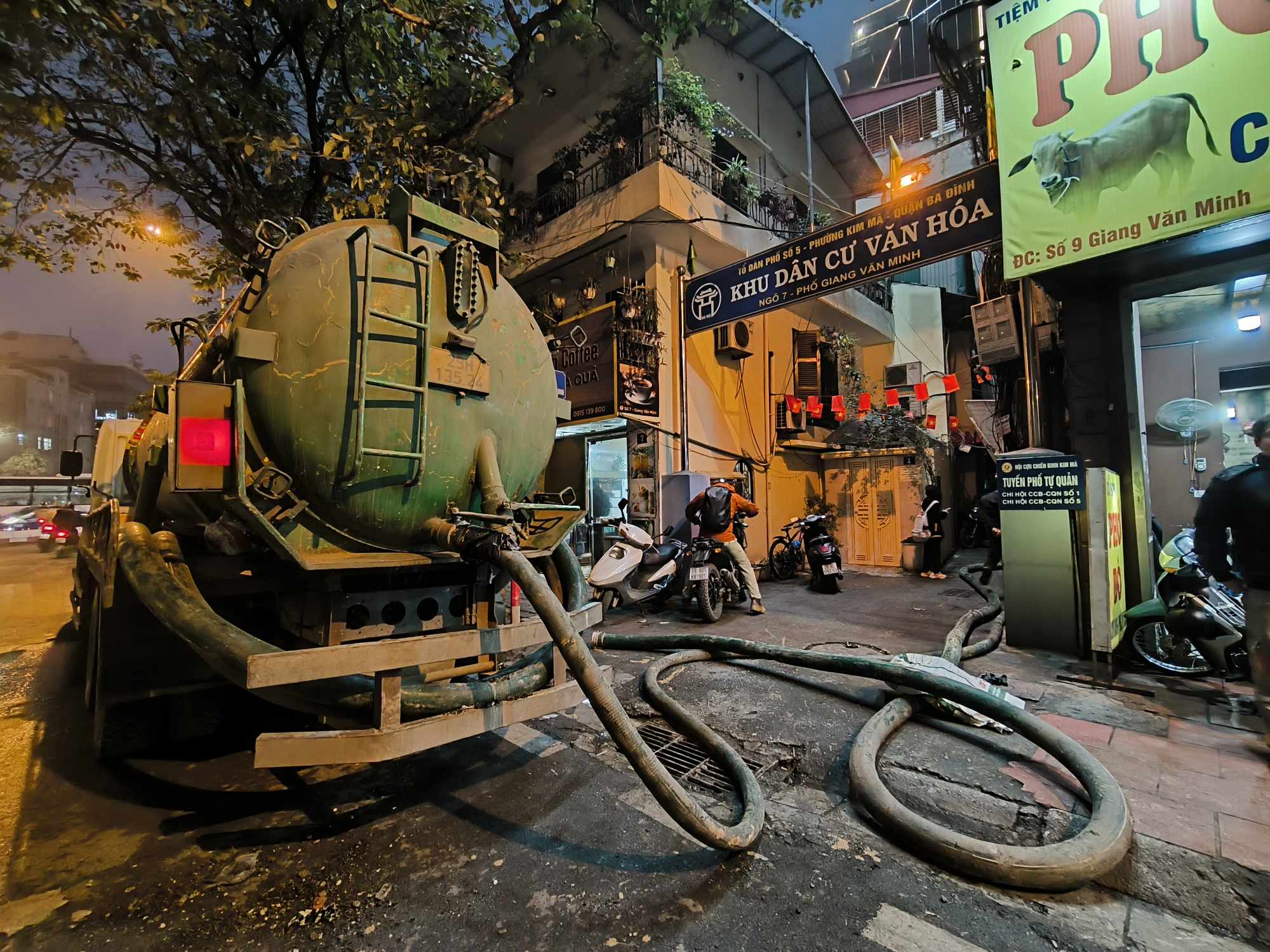 Hà Nội: Máy đào hầm metro gây 'suối bùn' phun trào vào khu dân cư- Ảnh 2.