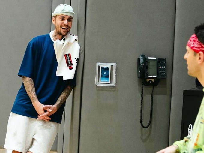 Justin Bieber chơi bóng rổ cùng cầu thủ Chris Joseph Brickley đầu tháng 2. Ảnh: Instagram Justin Bieber