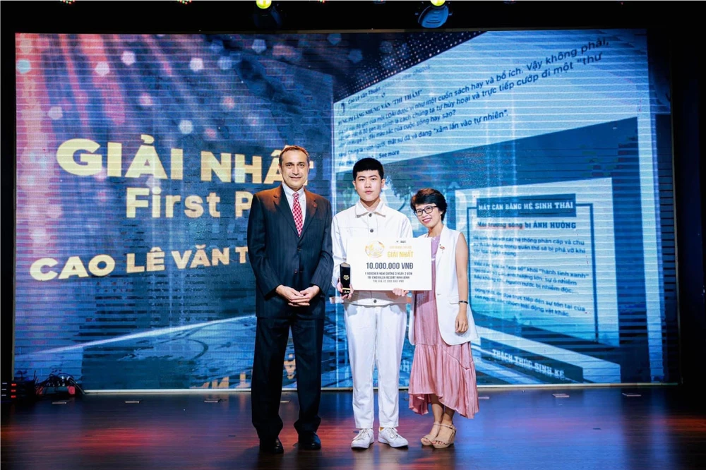 Tác giả đoạt giải nhất hạng mục Mạng xã hội - giải thưởng VIEWS AWARDS 2022 (một giải thưởng vì môi trường). Ảnh: NVCC