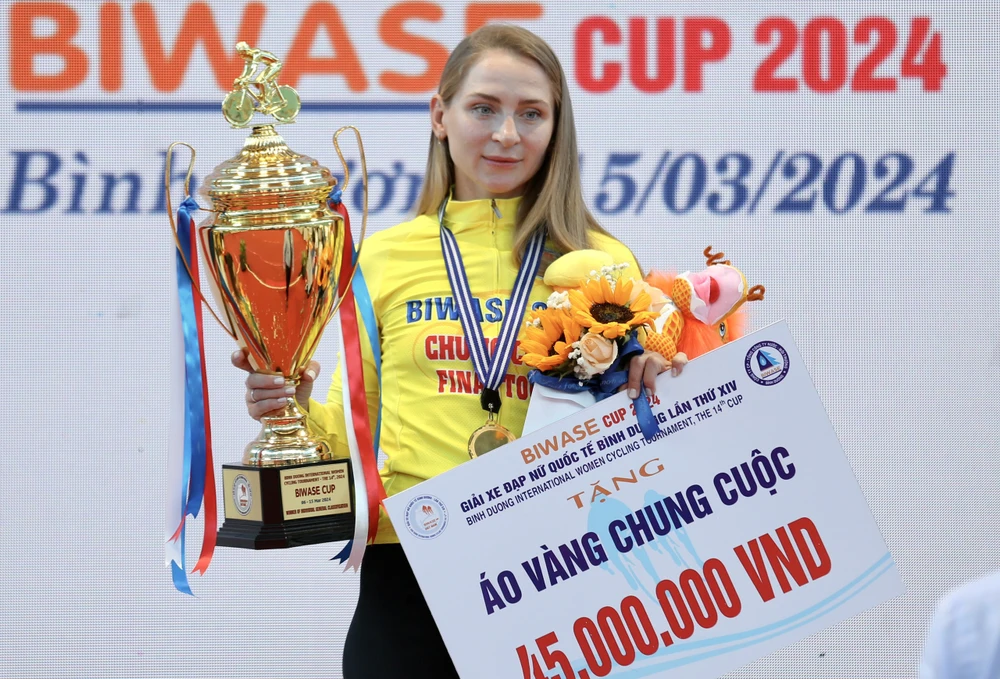 duong-kim-ao-vang-biwase-cup-natalia.JPG