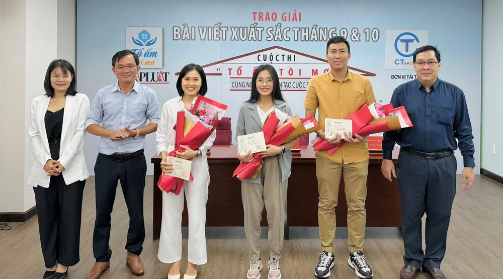 Lễ trao giải Bài viết xuất sắc tháng 9 và tháng 10 của cuộc thi “Tổ ấm tôi mơ”. Ảnh: BẢO PHƯƠNG