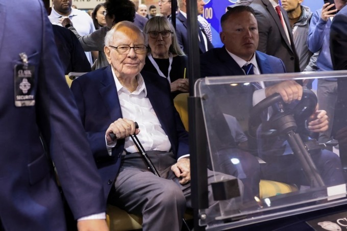 Warren Buffett tại nơi tổ chức ĐHCĐ Berkshire Hathaway năm 2024. Ảnh: Reuters