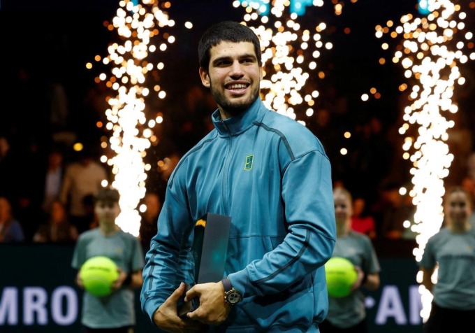 Alcaraz mừng danh hiệu tại giải ATP 500 ở Rotterdam, Hà Lan hôm 9/2. Ảnh: Reuters