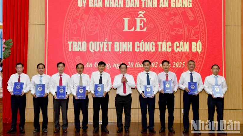 An Giang công bố quyết định thành lập các cơ quan chuyên môn ảnh 1