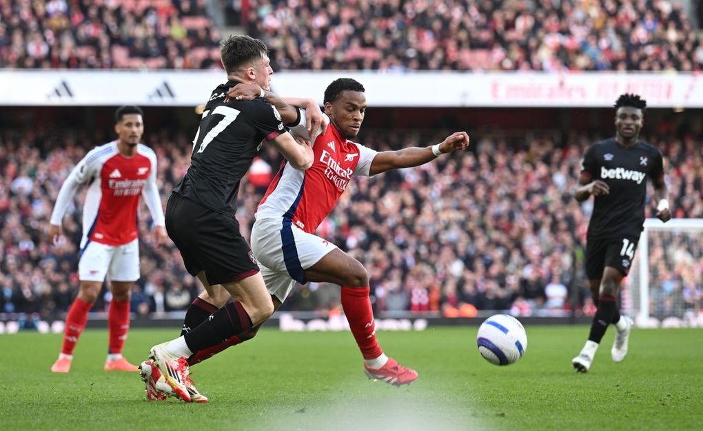 Arsenal thua cay đắng trên sân nhà trước West Ham - 1