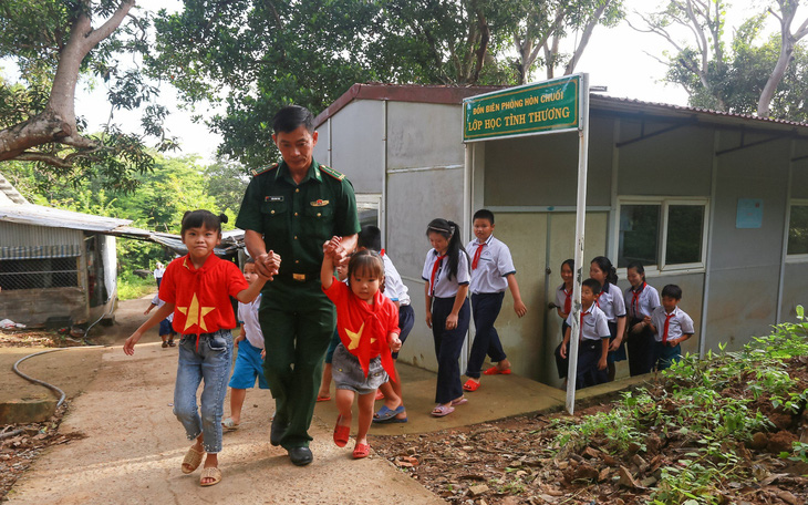 Bộ đội Biên phòng phía Nam: Thu giữ hơn 2 tấn ma túy và 12,7 tấn pháo lậu - Ảnh 4.