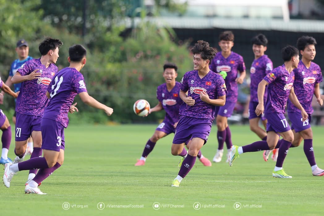 Cả Đông Nam Á ‘vỗ tay’ ủng hộ U.22 đá SEA Games, ông Kim sớm lên kịch bản
- Ảnh 2.