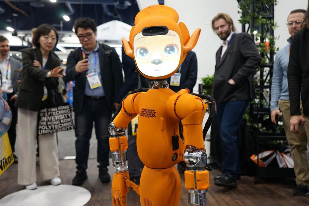 Một mẫu robot thông minh được trưng bày tại Triển lãm Điện tử tiêu dùng (CES) ở TP Las Vegas - Mỹ hồi tháng 1-2025. Trí tuệ nhân tạo tiếp tục là chủ đề trọng tâm tại sự kiện này. Ảnh: TÂN HOA XÃ