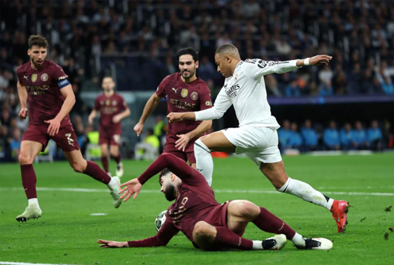 Kylian Mbappe tỏa sáng rực rỡ trong hành trình bảo vệ ngôi vương của Real Madrid Ảnh: UEFA