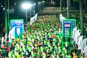 VPBank VnExpress Marathon Ho Chi Minh City Midnight, cung đường sôi động rực ánh sáng