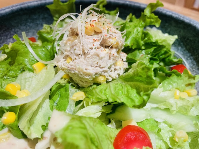 Salad cá ngừ giàu protein nạc và chất xơ từ rau xanh. Ảnh minh họa: Minh Đức