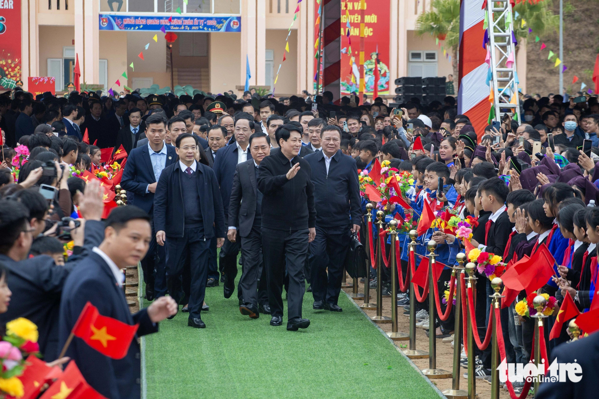 Chủ tịch nước Lương Cường: trồng cây bản địa, có khả năng chống chịu với biến đổi khí hậu - Ảnh 1.