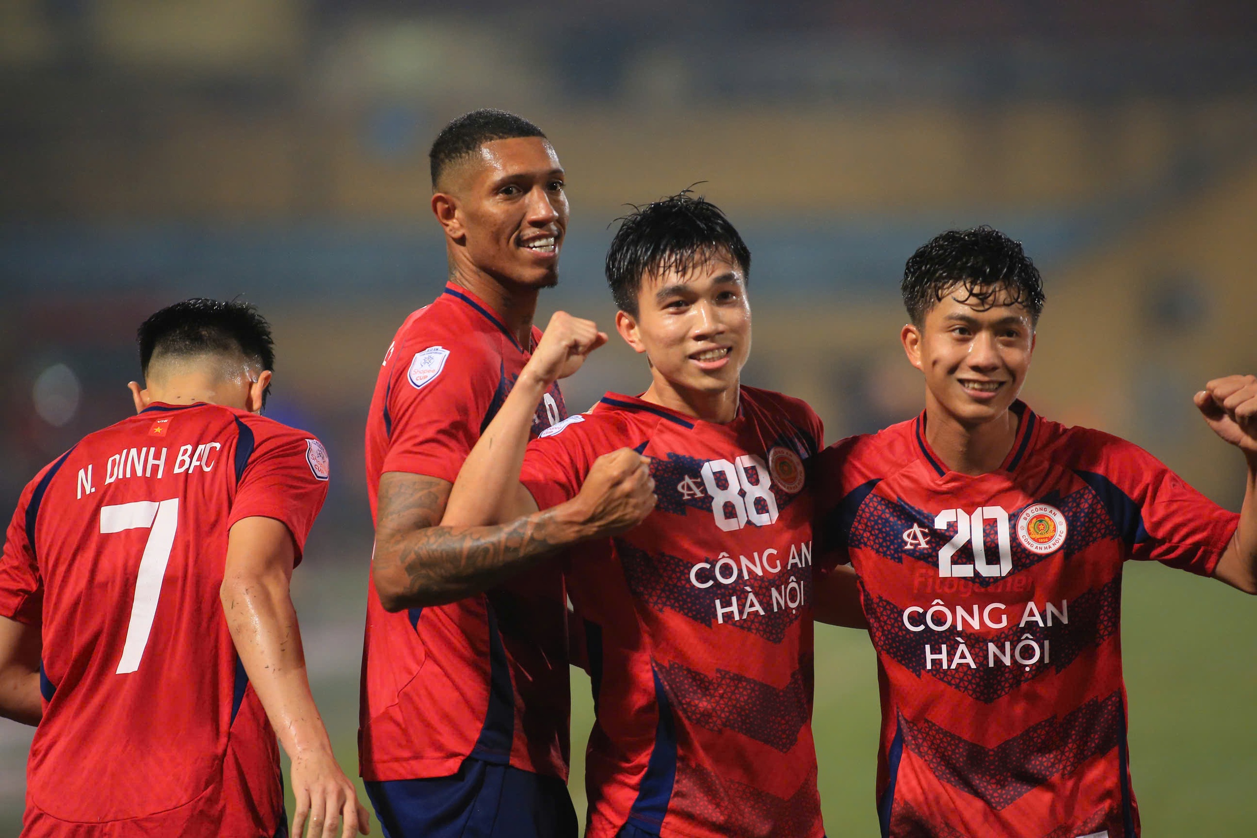 Nghịch lý CLB CAHN: Đá cực hay ở Cúp C1 Đông Nam Á, nhưng còn V-League...- Ảnh 1.