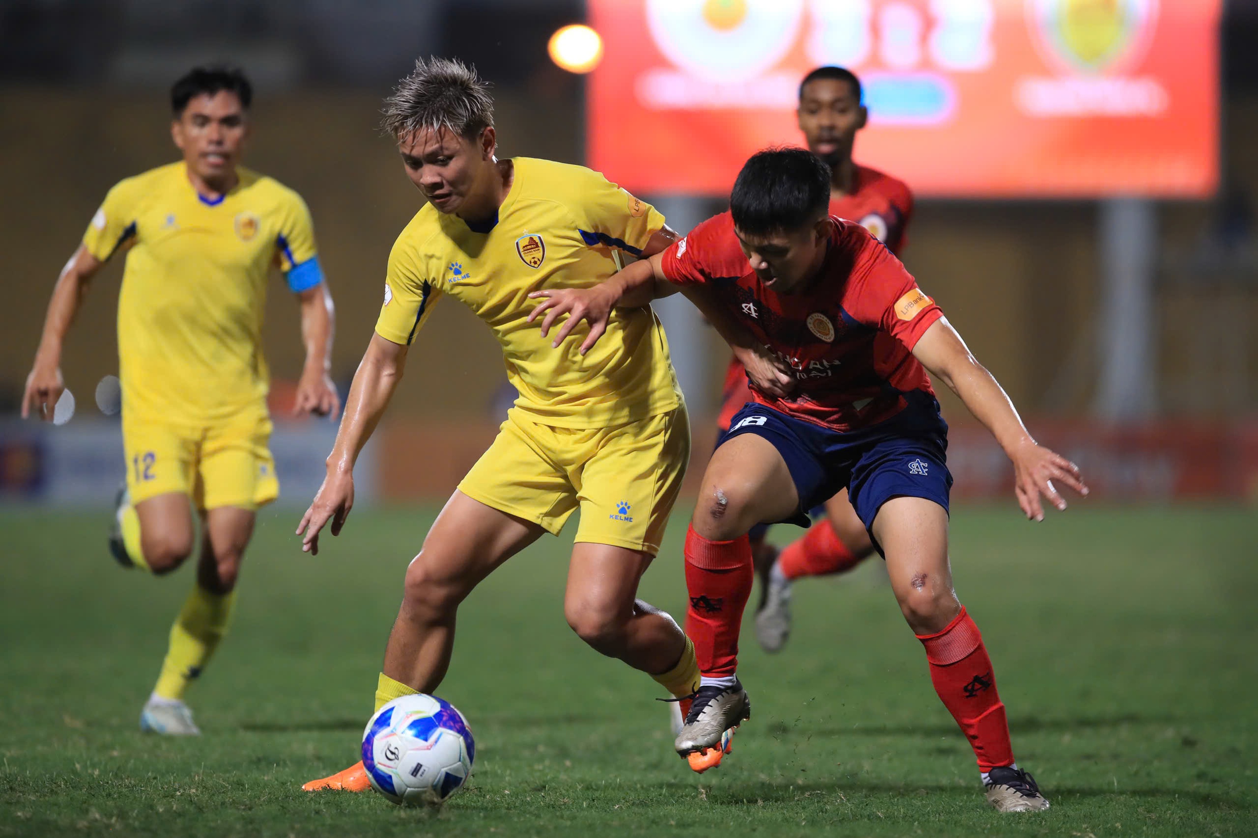 V-League cực căng: HAGL và 'vua bất bại' còn nguyên nguy cơ xuống hạng- Ảnh 2.