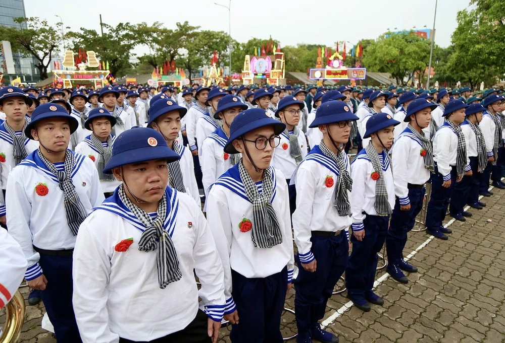 Chùm ảnh: Thanh niên TP.HCM hăng hái lên đường nhập ngũ