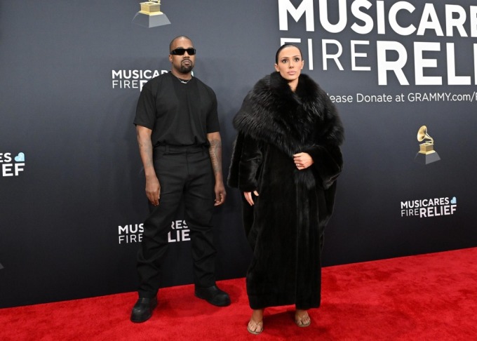 Kanye West và vợ tại lễ trao giải Grammy 2025. Ảnh: Film Magic