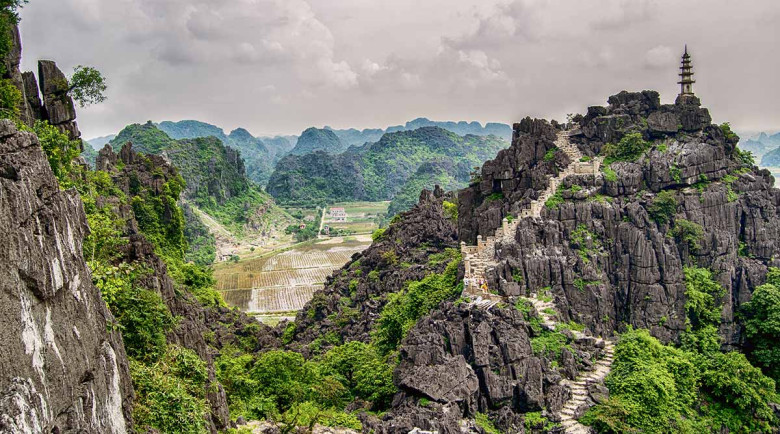 Núi Ngọa Long là một địa điểm lý tưởng để chụp ảnh. Với cảnh quan thiên nhiên tuyệt đẹp, du khách có thể tạo ra những bức ảnh độc đáo và ấn tượng.