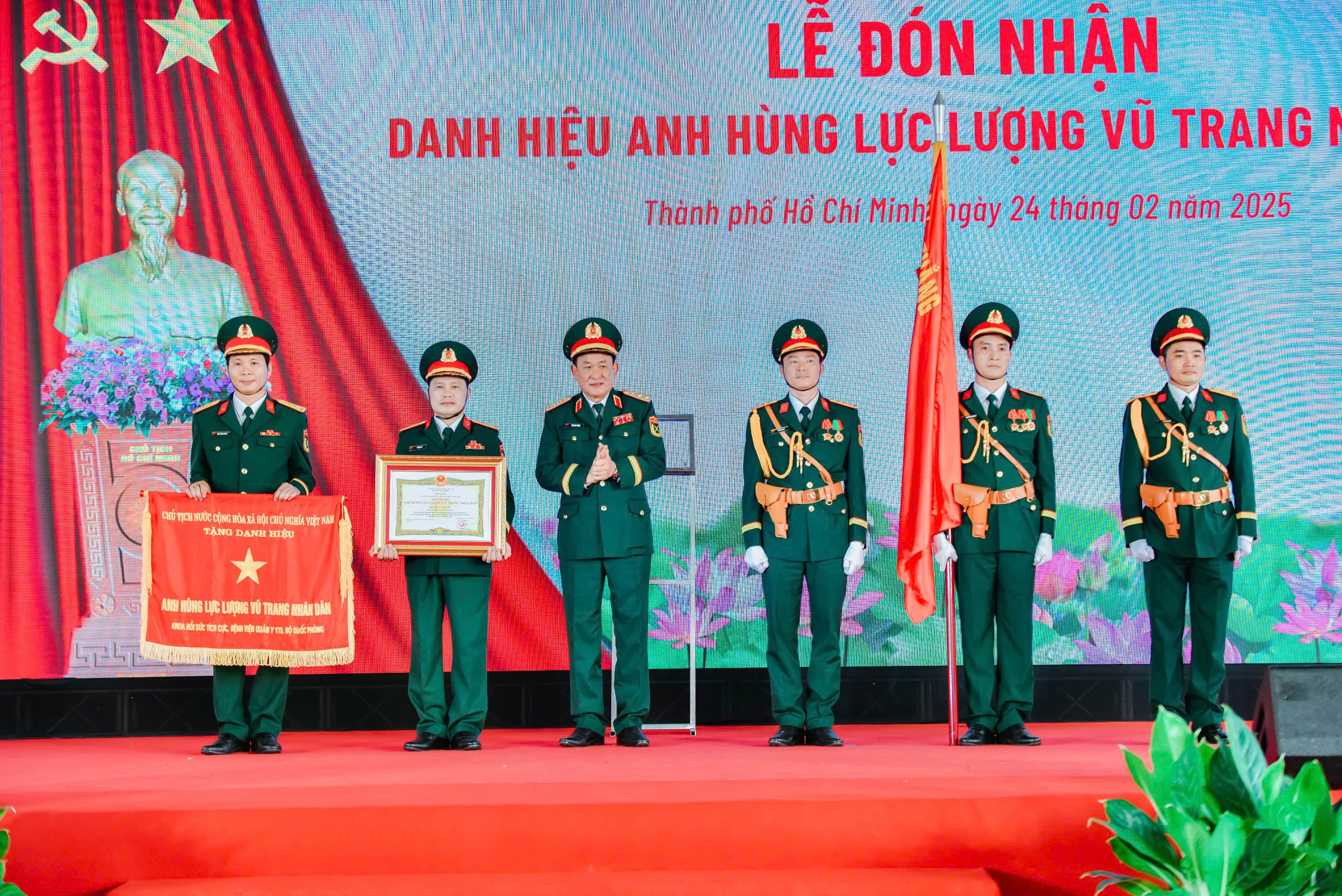 Khoa hồi sức Bệnh viện Quân y 175 đón nhận danh hiệu Anh hùng Lực lượng vũ trang nhân dân - Ảnh 3.