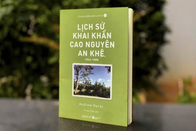 Bìa Lịch sử khai khẩn cao nguyên An Khê, 1864-1888, sách 132 trang do NXB Hà Nội và Omega Plus liên kết ấn hành. Ảnh: Omega Plus Books