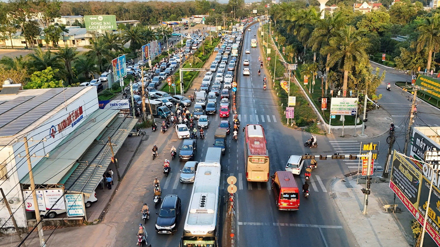 Có đường cao tốc, đừng 'bỏ rơi' quốc lộ - Ảnh 1.