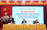 Các đồng chí chủ trì Hội thảo khoa học. (Ảnh: Thế Đại)