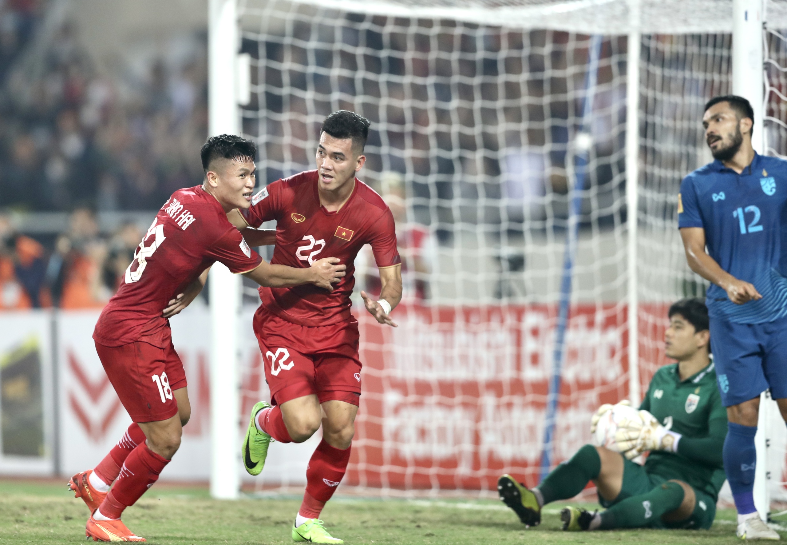 Tiến Linh sút tung lưới đội tuyển Thái Lan trên sân Mỹ Đình tại chung kết lượt đi AFF Cup 2022