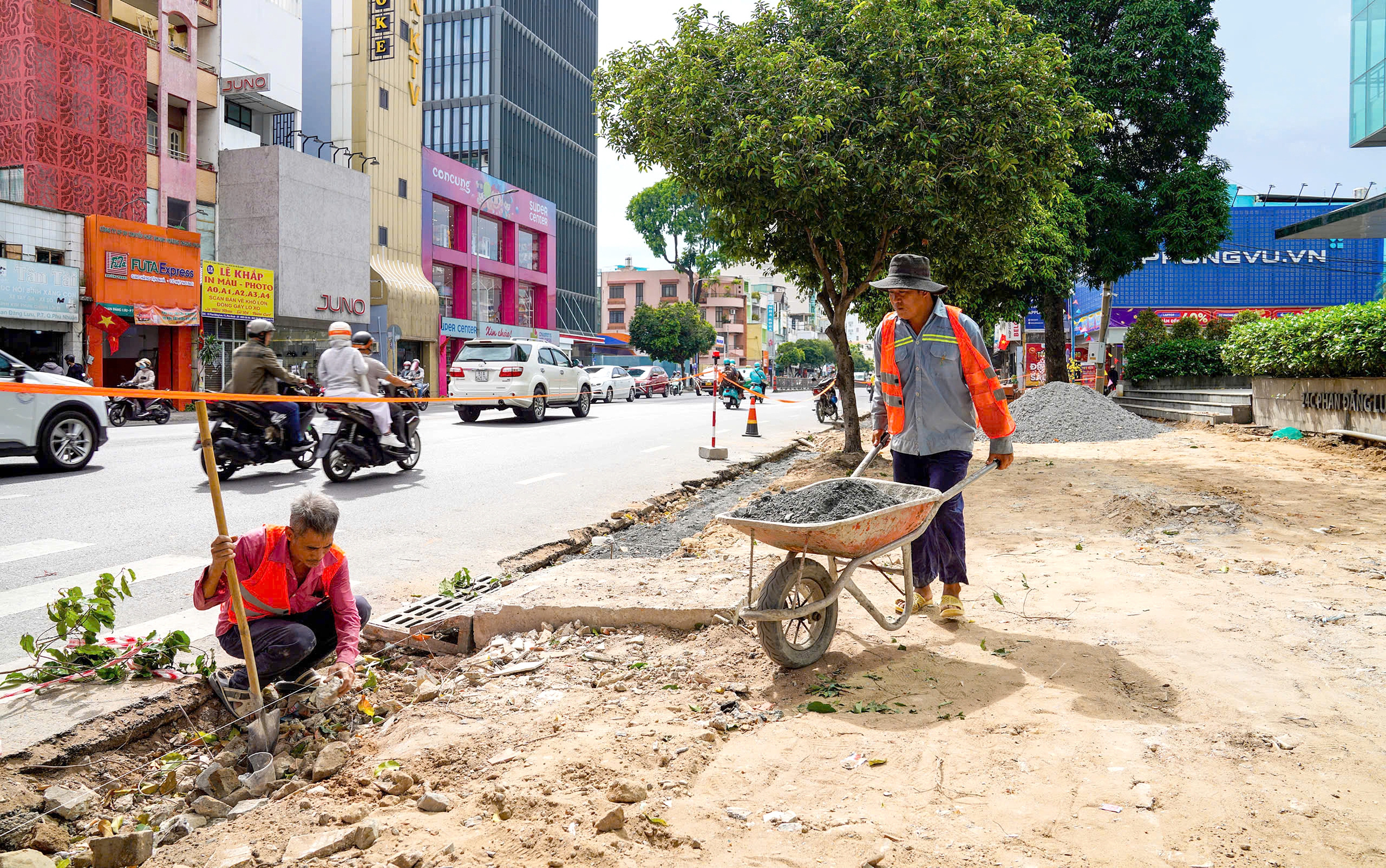 Ngang nhiên, tùy tiện cho thuê... vỉa hè - Ảnh 1.