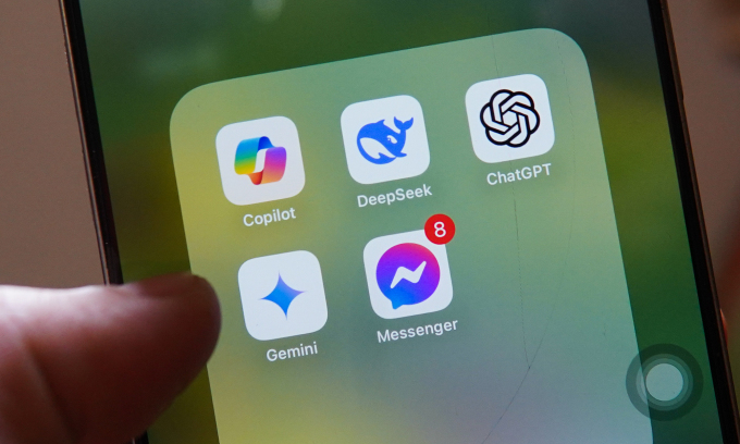 Logo các ứng dụng AI Copilot, DeepSeek, ChaGPT, Gemini, Meta AI trên điện thoại. Ảnh: Lưu Quý