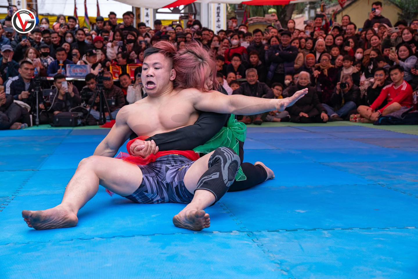 Cô gái hạ gục nhà vô địch SEA Games tại hội làng: Ngoài đời khác xa trên sàn đấu- Ảnh 1.