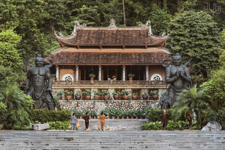 Ngôi chùa có vẻ đẹp thanh tịnh, cổ kính. Ảnh: July Photography